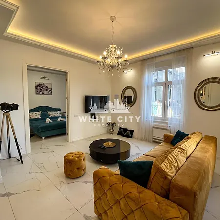 Skadarlija - White Belgrade